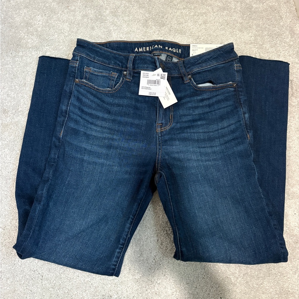 Dark blue NWT American Eagle high-rise kick bootcut crop jeans. Size 6, regular